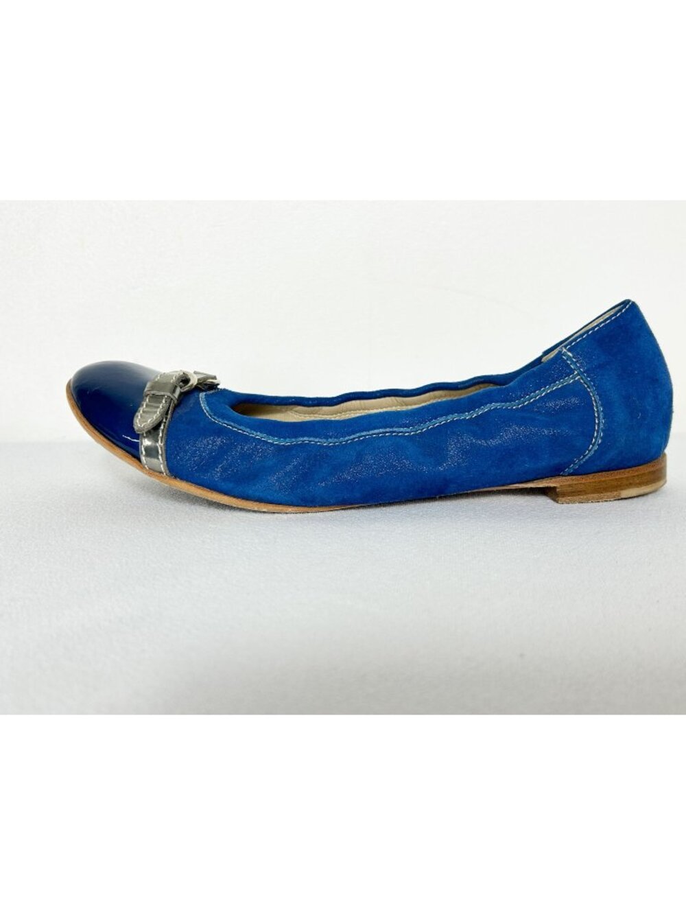 AGL Attilio Giusti Leombruni Monika Suede Patent Cap Toe Flats in Blue - Sz 40.5